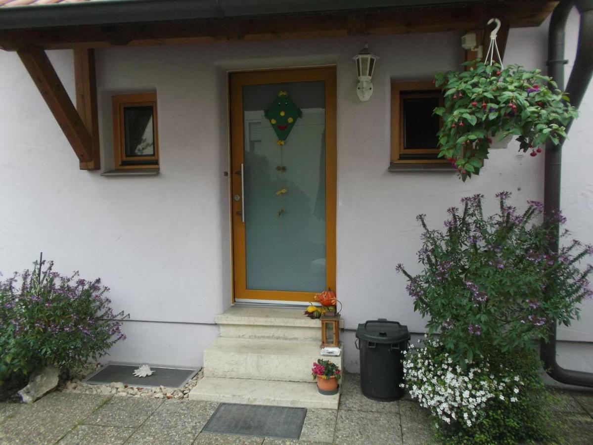 Pension/Fewo E. Tschernach Treuchtlingen Buitenkant foto